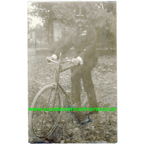 k.k. Gendarm auf Fahrrad mit Säbel