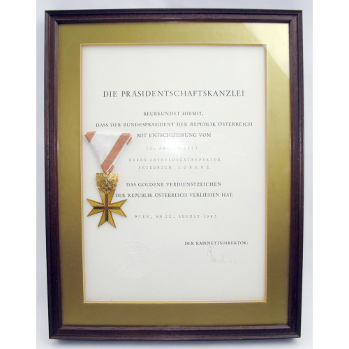 Goldenes Verdienstzeichen für Verdienste um die Republik Österreich  mit Urkunde