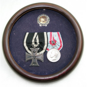 Eisernes Kreuz 2. Klasse 1914, Hessen Silberne Tapferkeitsmedaille mit Trägerfoto im Rahmen