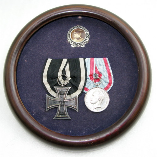 Eisernes Kreuz 2. Klasse 1914, Hessen Silberne Tapferkeitsmedaille mit Trägerfoto im Rahmen
